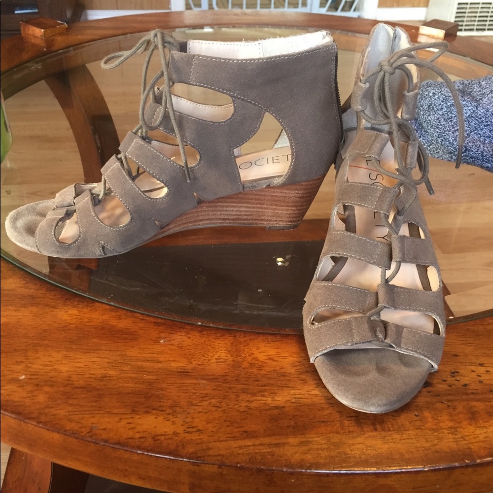 Shoes - Picture 3 of 3